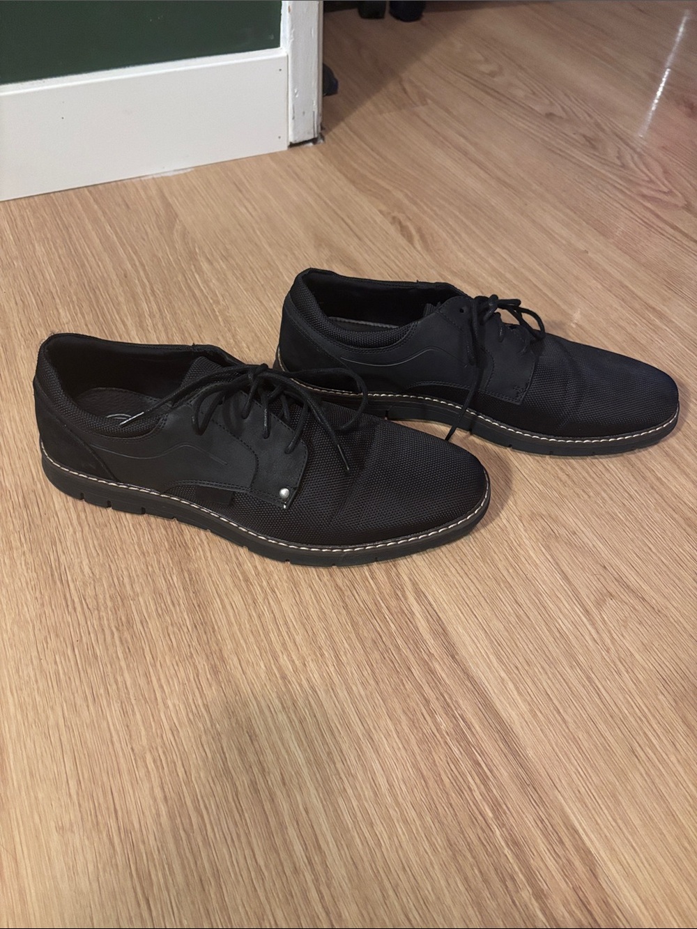 Men's Black Lace-Up Derby Shoes with Contrasting Stitch